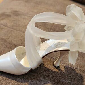 Wrap It Up Just the Right Shoe Figure